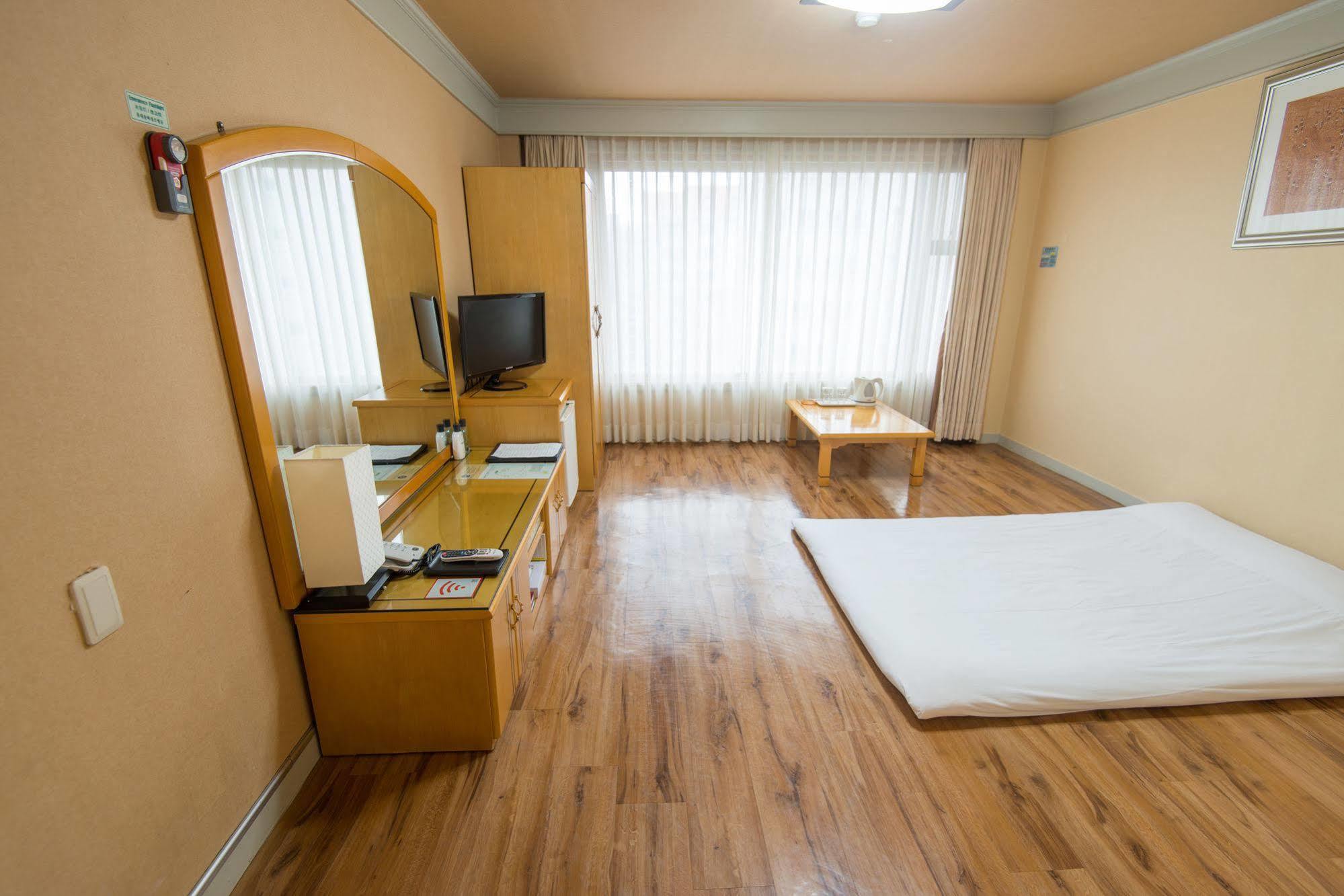 Hawaii Hotel Jeju Eksteriør billede